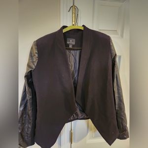 Classy Leather-sleeve Blazer